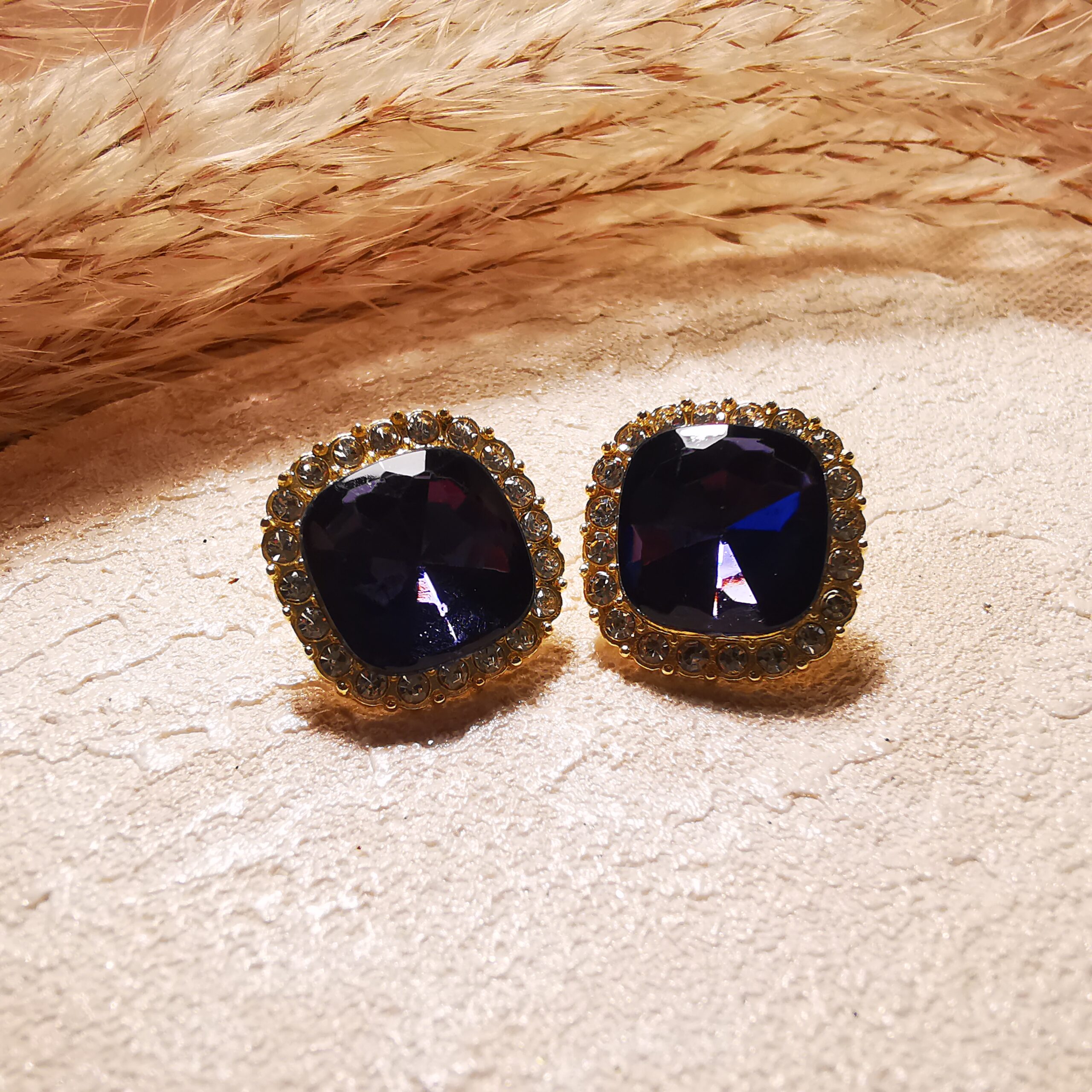 No.E4 - French Vintage 3D Square Blue Crystal Stud Earrings – Perfect for Street Photography & Everyday Styling