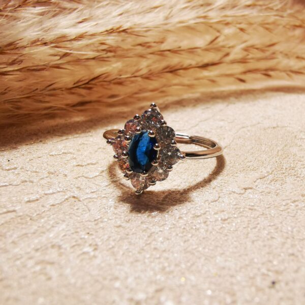 No.R19- S925 Silver-plated Blue Crystal Ring – Perfect for Street Photography & Everyday Styling