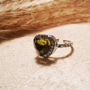 No.R24- Vintage Mustard Green Heart Ring – Perfect for Street Photography & Everyday Styling