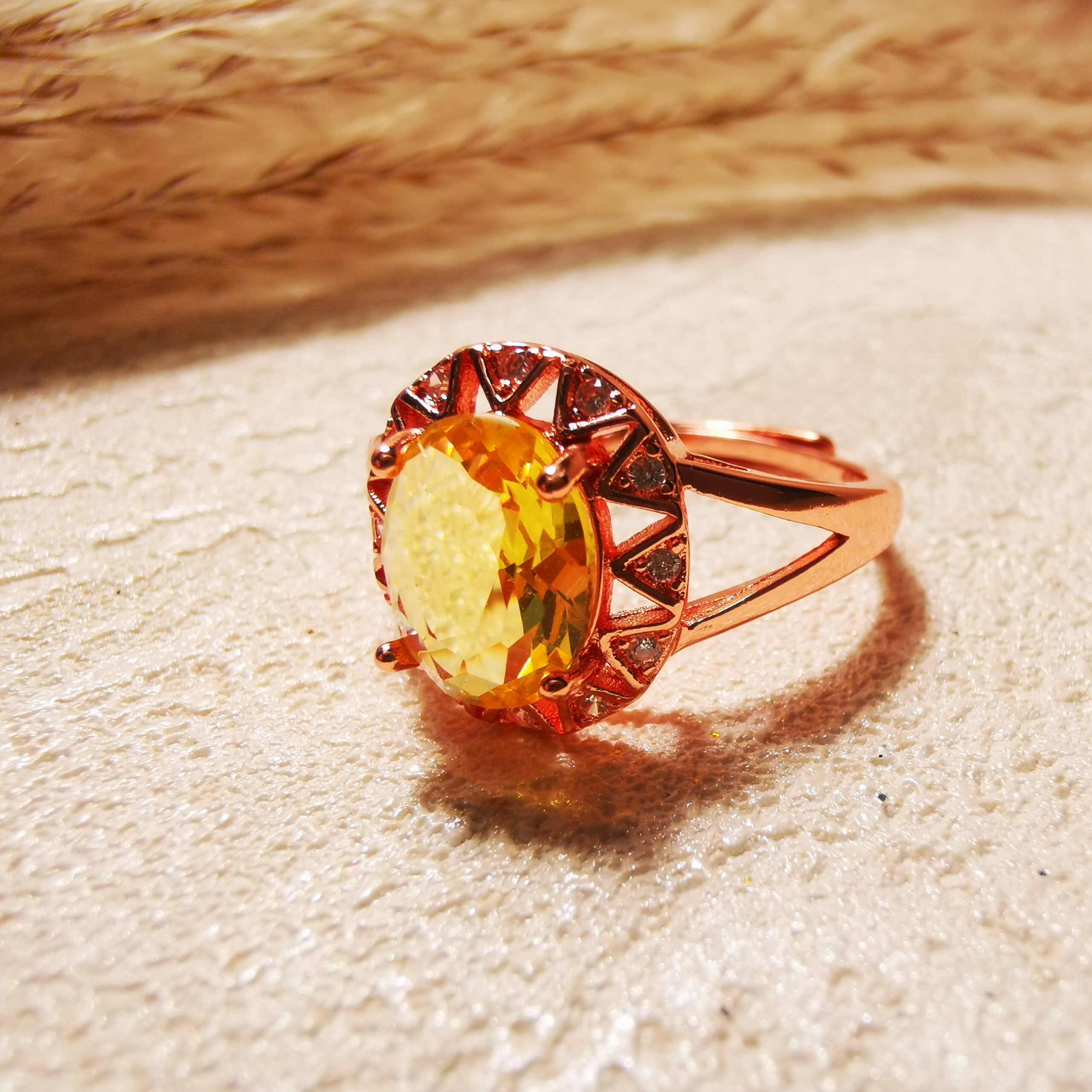 No.R40 - Exquisite Craftsmanship Inlaid Brazilian Yellow Crystal Ring – Perfect for Street Photography & Everyday Styling
