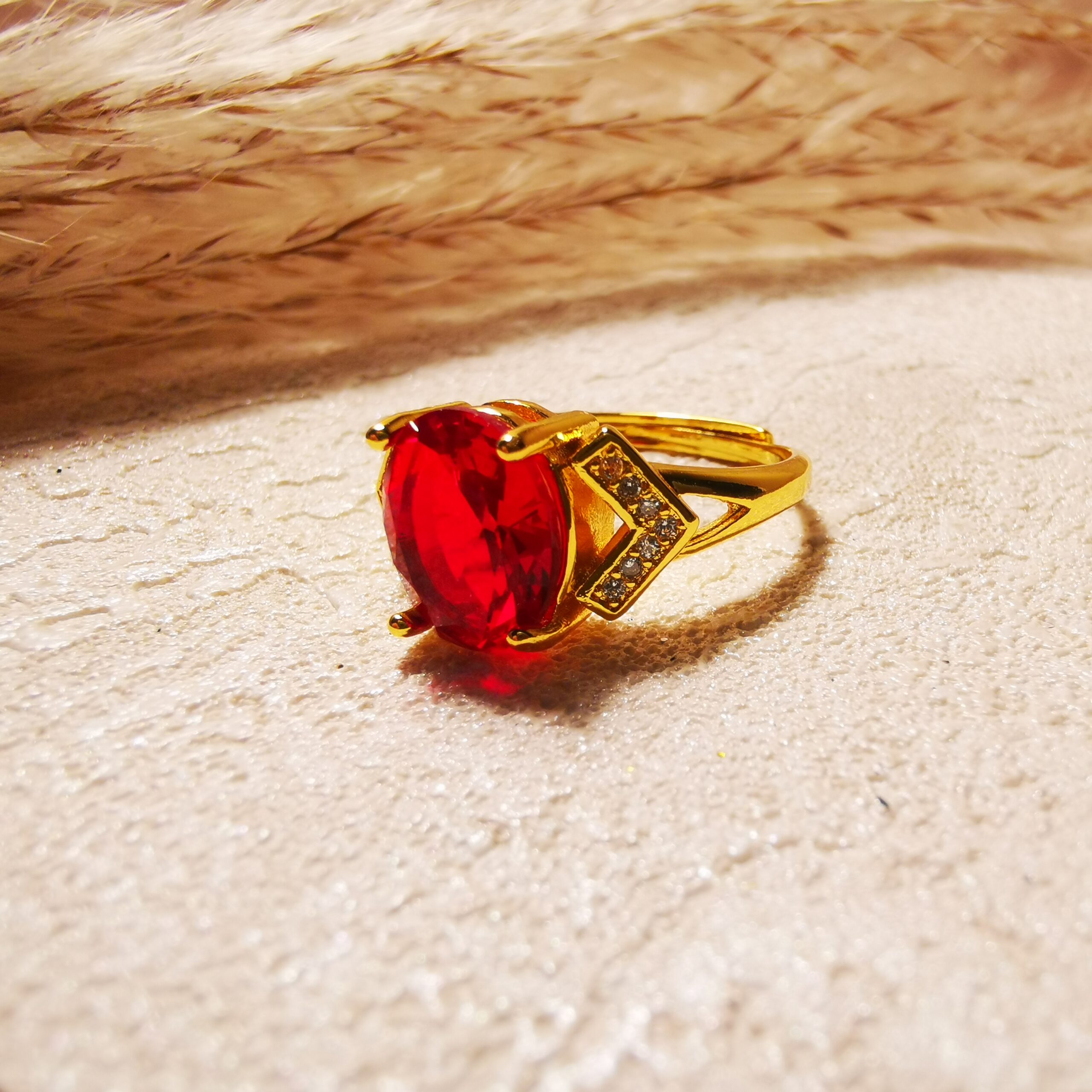 No.R43 - Rose Gold Inlaid Red Zircon and Diamond Ring – Perfect for Street Photography & Everyday Styling