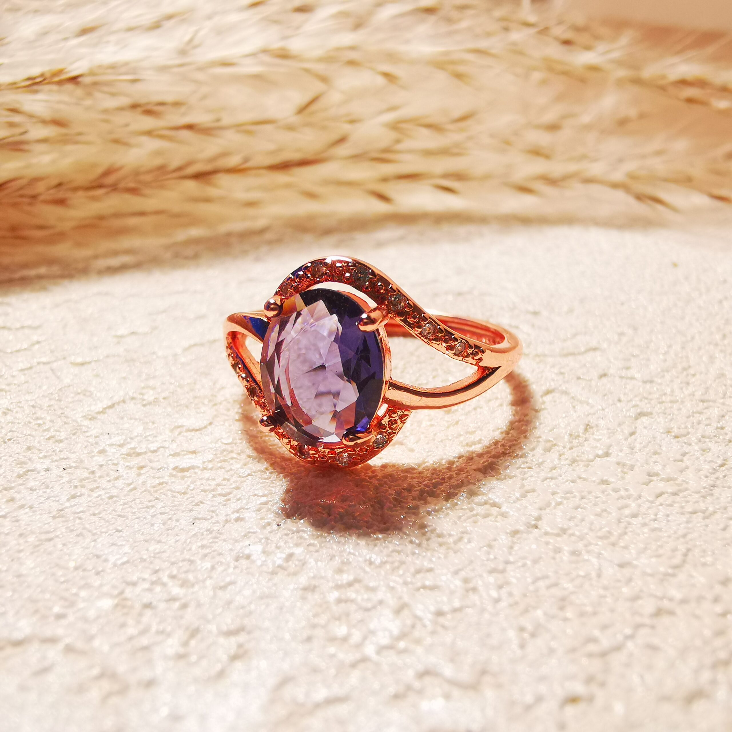 No.R44 - Oval Amethyst and Diamond Inlaid Rose Gold Ring – Perfect for Street Photography & Everyday Styling