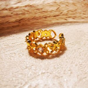 No.R45 - Vintage Iris Lace Ring – Perfect for Street Photography & Everyday Styling