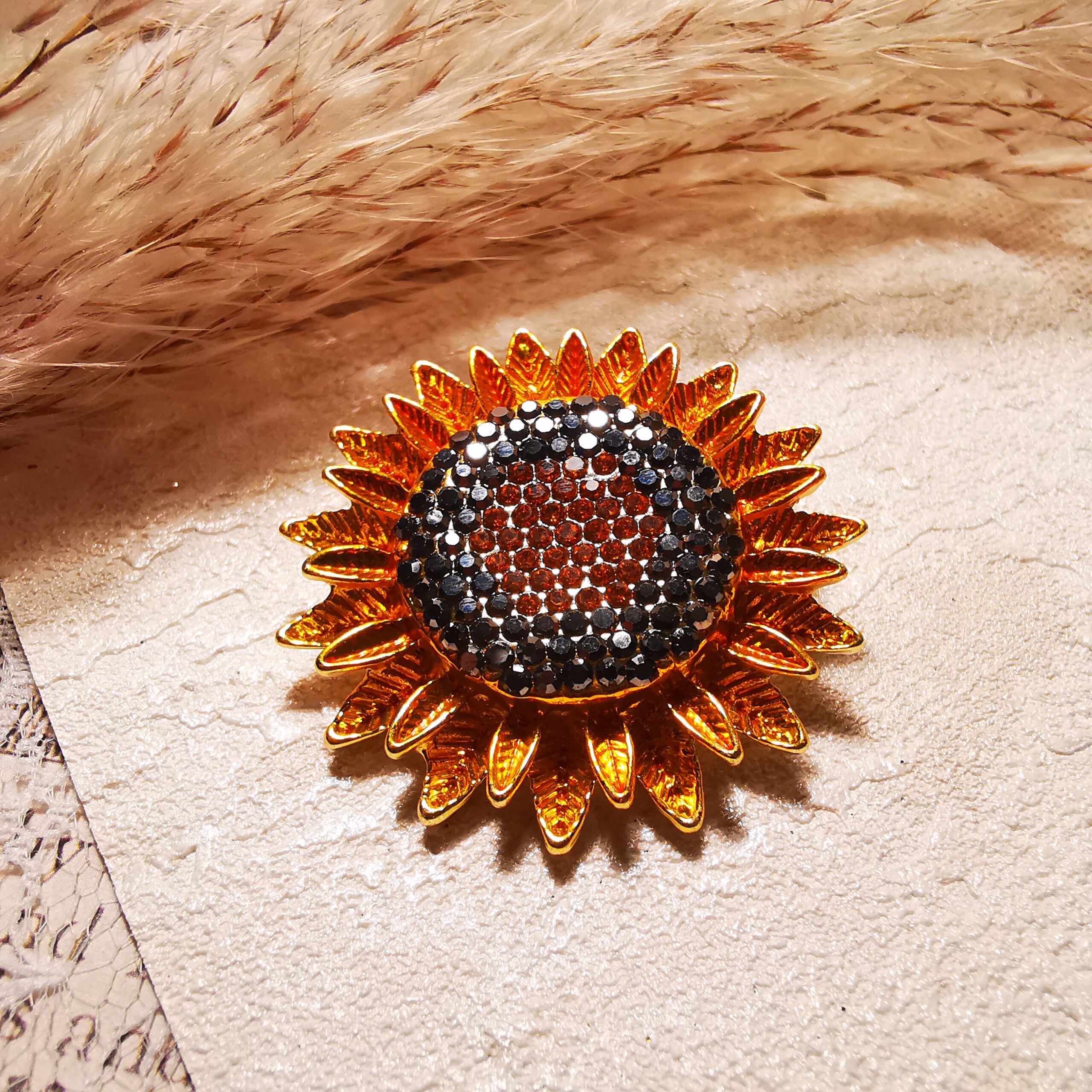 No.S2 - Stunning Sunflower Versatile Sun Blossom Brooch – Perfect for Street Photoaphy & Everyday Styling