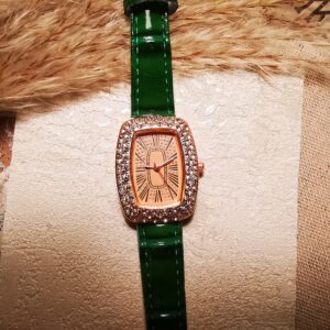 No.W17 - Pigeon Egg Diamond-Set Watch – Perfect for Street Photoaphy & Everyday Styling