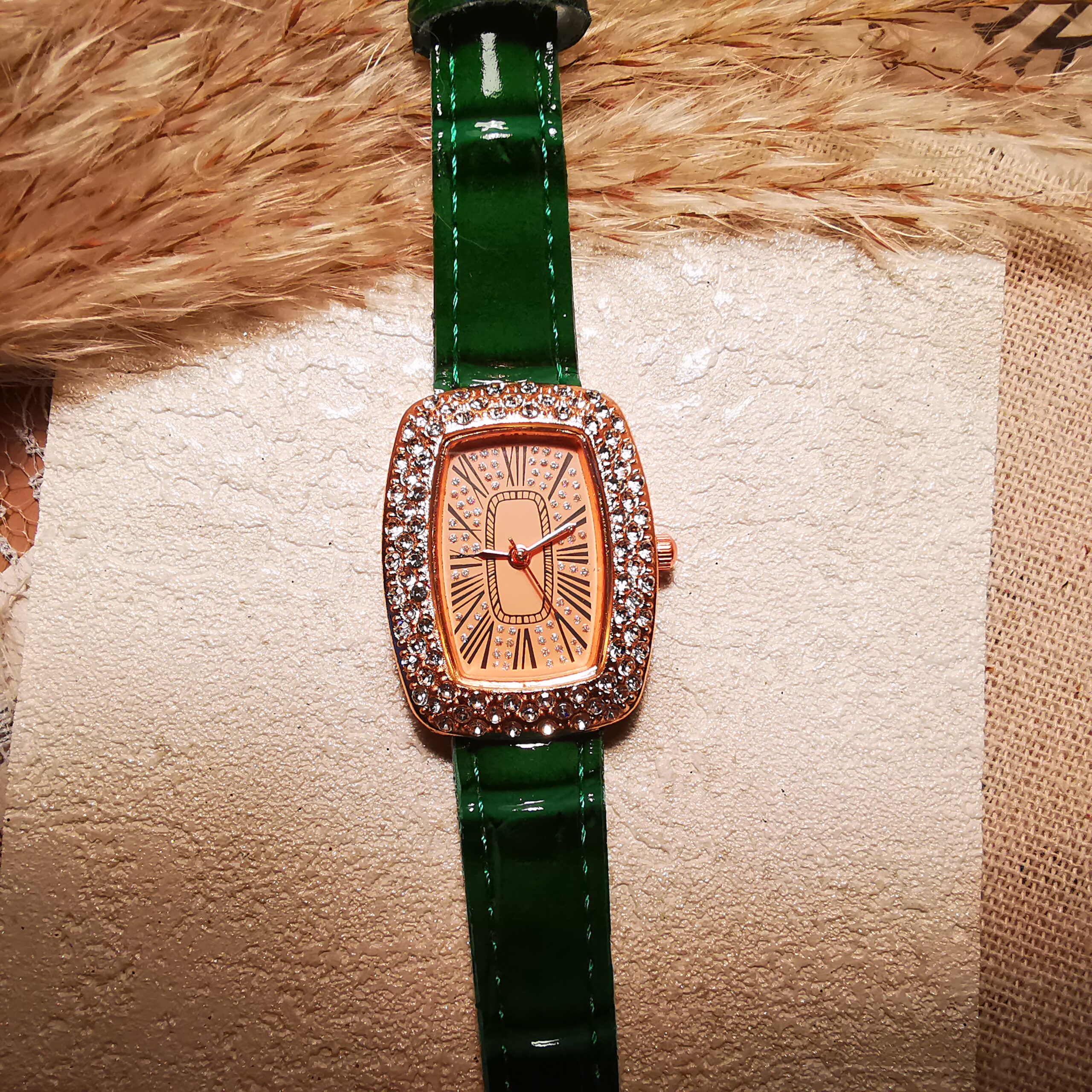 No.W17 - Pigeon Egg Diamond-Set Watch – Perfect for Street Photoaphy & Everyday Styling
