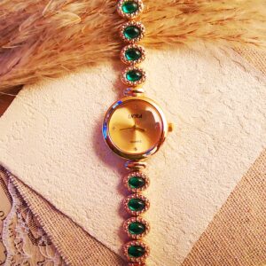 No.W2 - Diamond-Set Teardrop Watch – Perfect for Street Photoaphy & Everyday Styling
