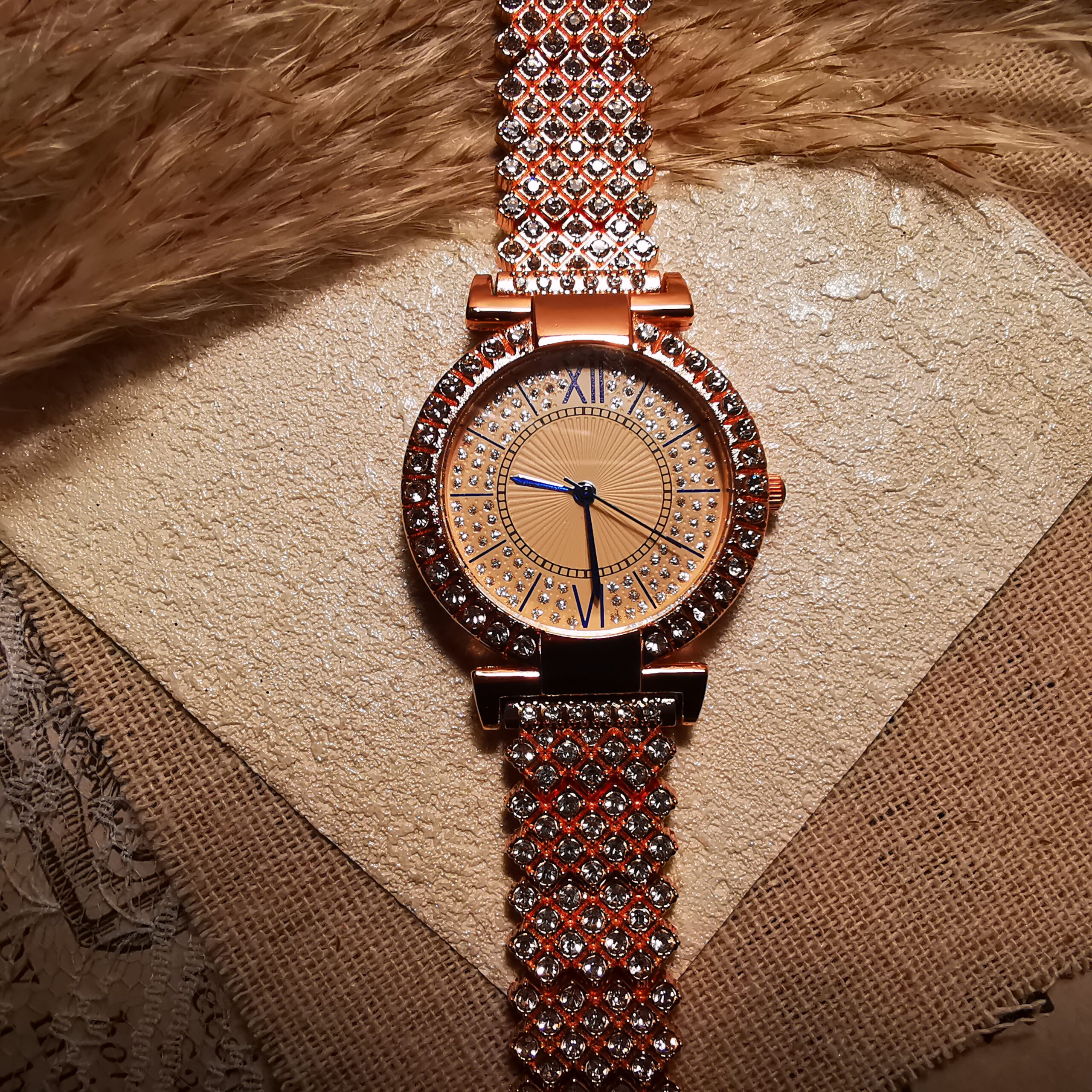 No.W5 - Starry Sky Rose Gold Watch – Perfect for Street Photoaphy & Everyday Styling