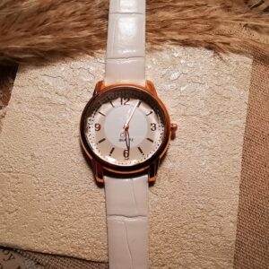 No.W9 - Vintage Round Minimalist Watch – Perfect for Street Photoaphy & Everyday Styling