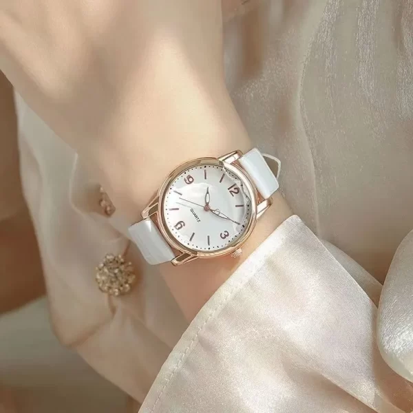 No.W9 - Vintage Round Minimalist Watch – Perfect for Street Photoaphy & Everyday Styling